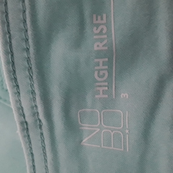 Mint green high waist, 3 button shorts. size 3 - Picture 3 of 3